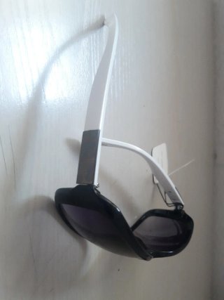 Gafas de sol Liz Claiborne negras y blancas