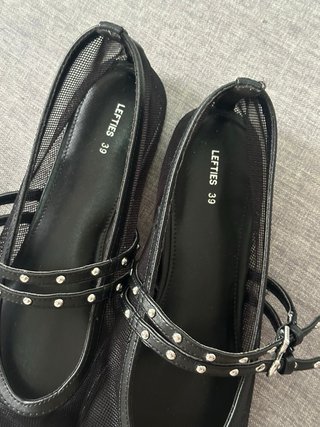 Bailarinas negras malla con tiras y tachuelas