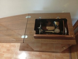Máquina de coser antigua Naumann
