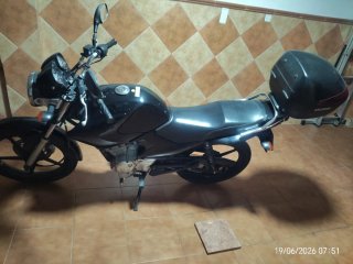 Yamaha Naked Negra