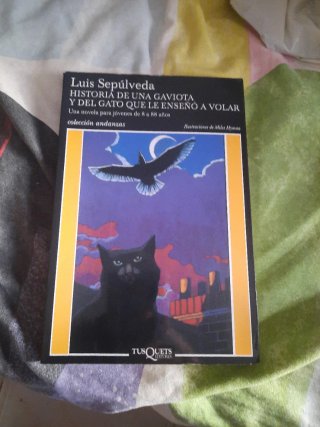 Historia de una gaviota y del gato que le ensen...