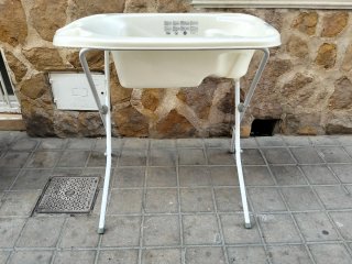 Bañera bebé con patas plegables