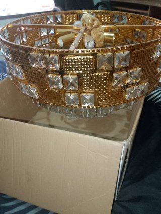 Lampada a sospensione in cristallo e metallo dorato