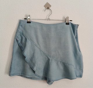 Falda pantalón vaquera azul volantes
