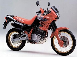 Tapa motor honda dominator 650 17392