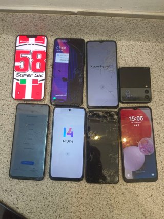 Lotto di 8 cellulari per pezzi di ricambio