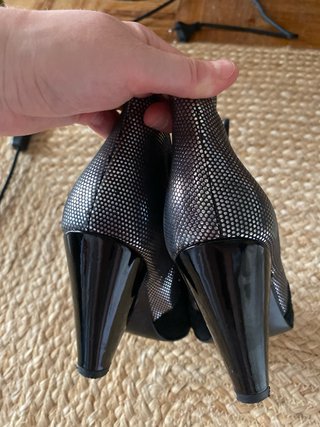 Botines fiesta negros con detalles plateados