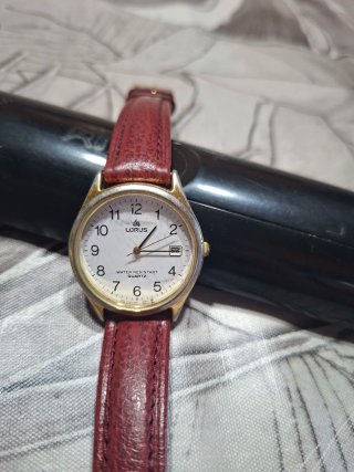 Orologio Lorus anni '80 oro e rosso