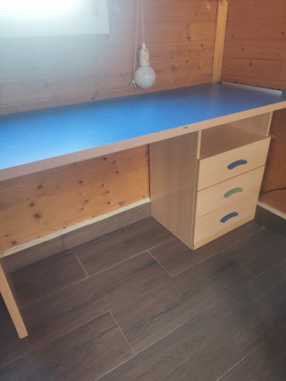 Escritorio madera con cajones azul