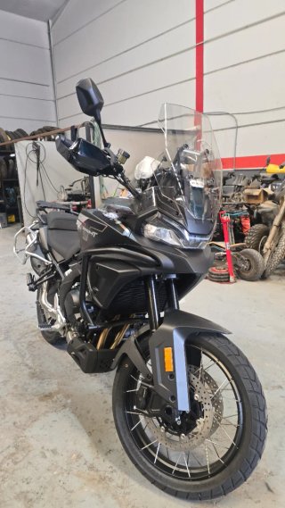 CFMoto MT700 Adventure Negra
