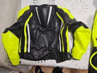 Mono de cuero para moto