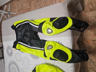 Mono de cuero para moto