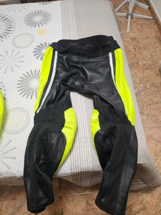 Mono de cuero para moto