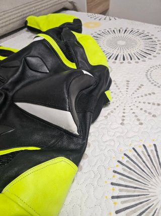 Mono de cuero para moto
