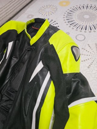 Mono de cuero para moto