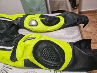 Mono de cuero para moto