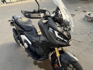 Honda X-ADV 750 Negra 2023 - 12.000 km