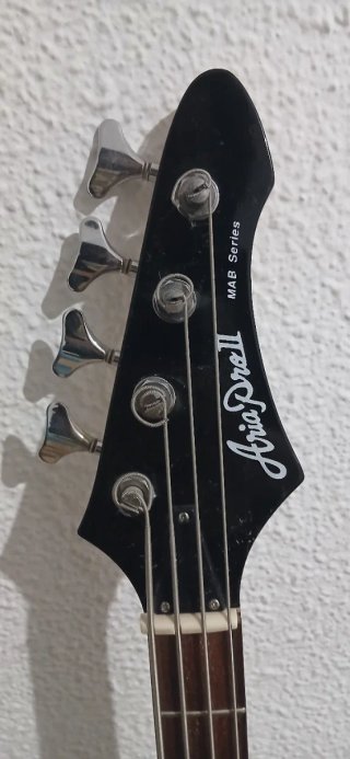 Bajo electrico. Aria Pro II MAB Series 4-string ba