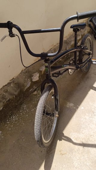 Bicicleta BMX Negra
