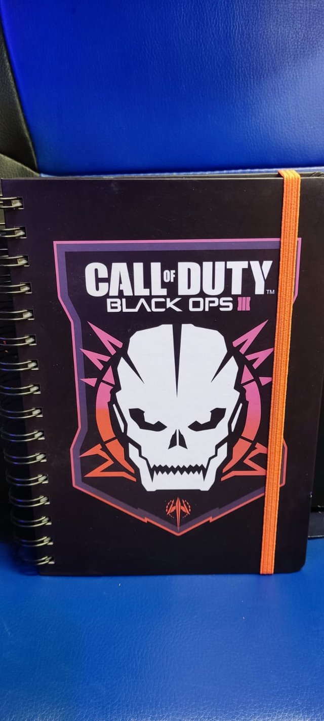 CAJA REGALO CALL OF DUTY BLACK OPS 3 COMO NUEVA