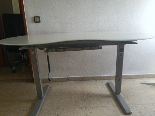 Mesa escritorio cristal y silla oficina