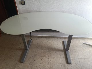 Mesa escritorio cristal y silla oficina