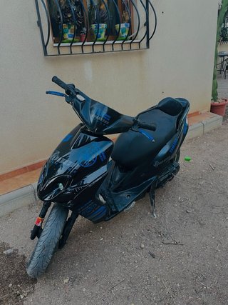 Yamaha Jog RR Scooter Negra y Azul