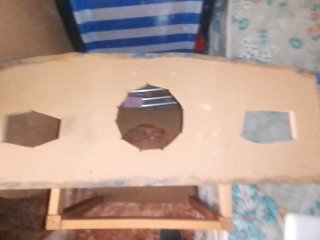 Tablero de madera con cortes