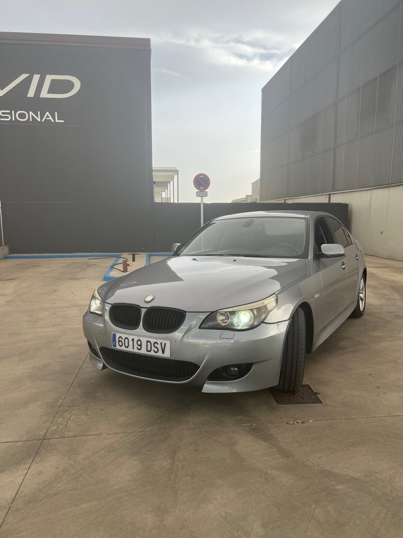BMW Serie 5 2005 - foto 1