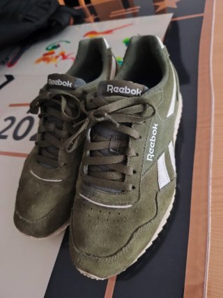 Zapatillas Reebok casual verdes y blancas
