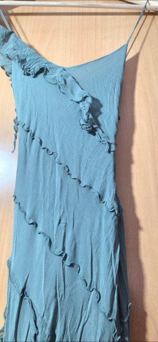 Vestido largo Zara verde con volantes