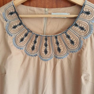 Vestido de algodón con bordado