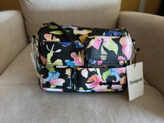 Bolso Desigual estampado floral.