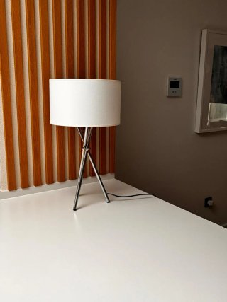 Lampada da tavolo moderna argentata