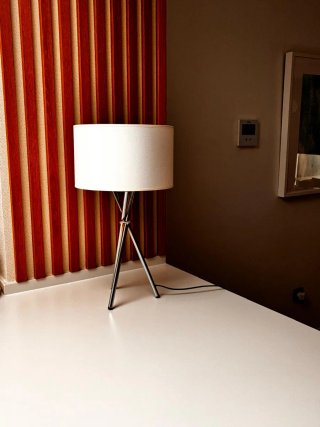 Lampada da tavolo moderna argentata