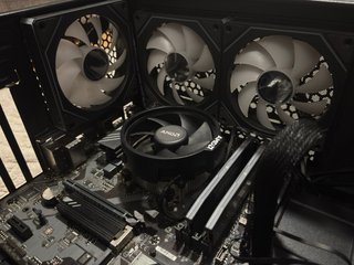 PC Gaming Ryzen 5 7600X + RX 7700 XT 12GB+32GB