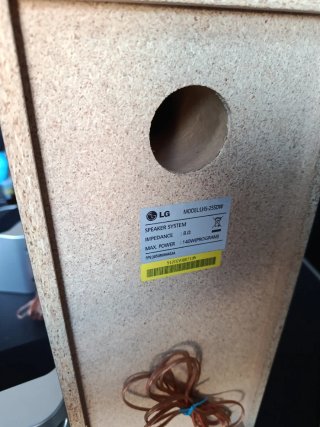 Altavoces Home Cinema LG Negros y Plateados