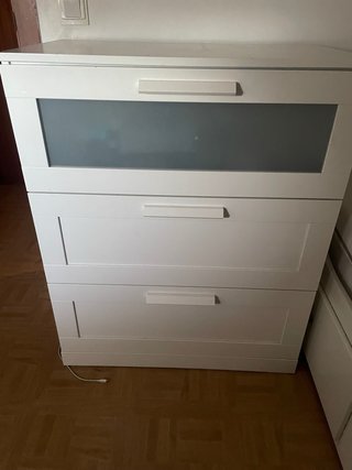 Cómoda blanca con cajones y cristal