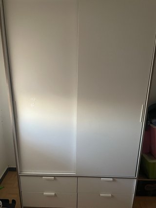 Armario blanco y beige
