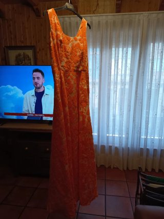 Vestido de fiesta naranja floral