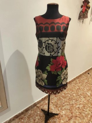 Conjunto Vestido y Chaqueta Beige y Estampado