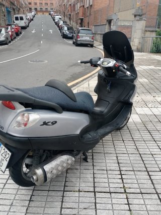 Piaggio X9 500