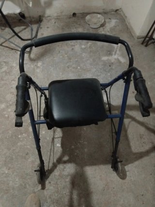 Andador para personas con asiento