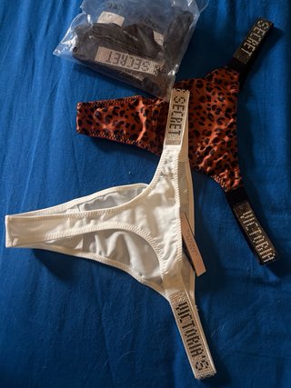 Slip Tanga Victoria's Secret con Strass