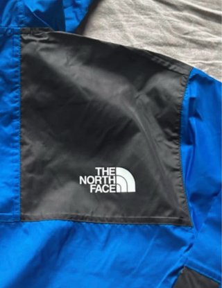 Giacca leggera The North Face blu e nera