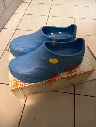 Zoccoli sanitari blu n.40 nuovi totalmente nuovi