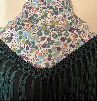 Mantonciillo niña floral