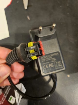 Adaptador Cargador 28V 1.3A AC/DC