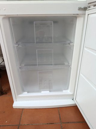 Nevera Kunft No Frost Blanca