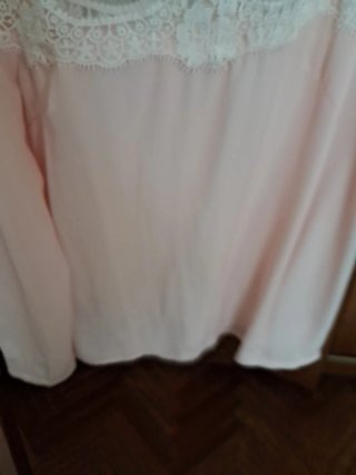 Blusa de encaje rosa y blanco